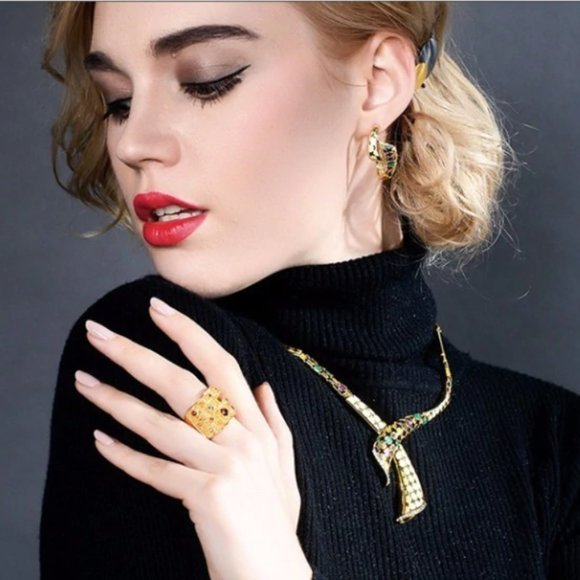 Gold Rhinestones Cocktail Ring - Picture 15 of 16